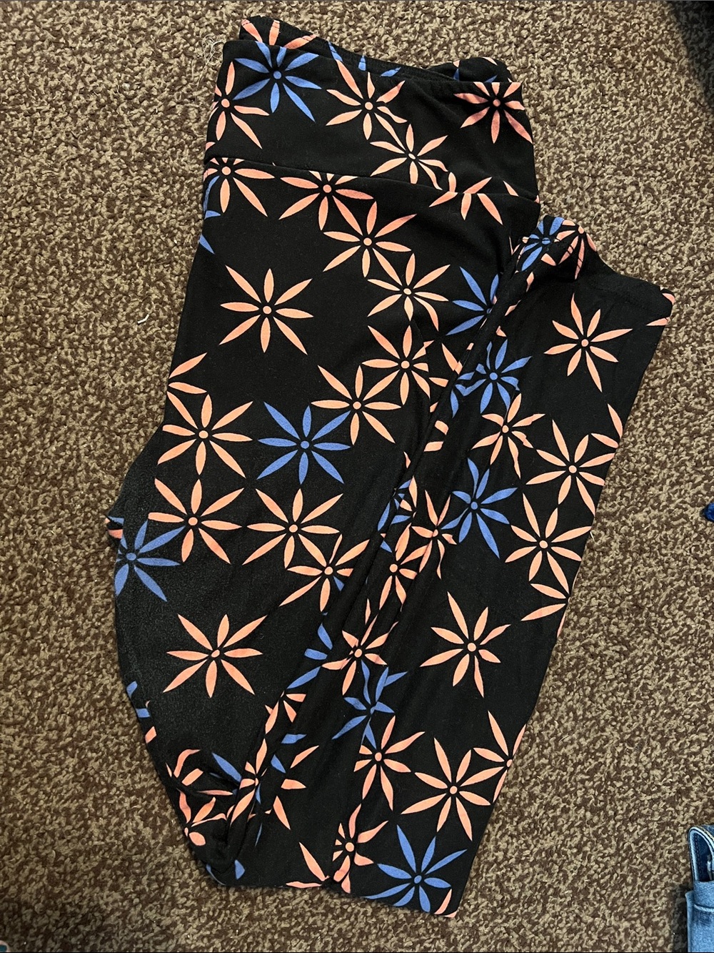 LuLaRoe tall & curvy TC Leggings with Pink & Blue Floral Star Print